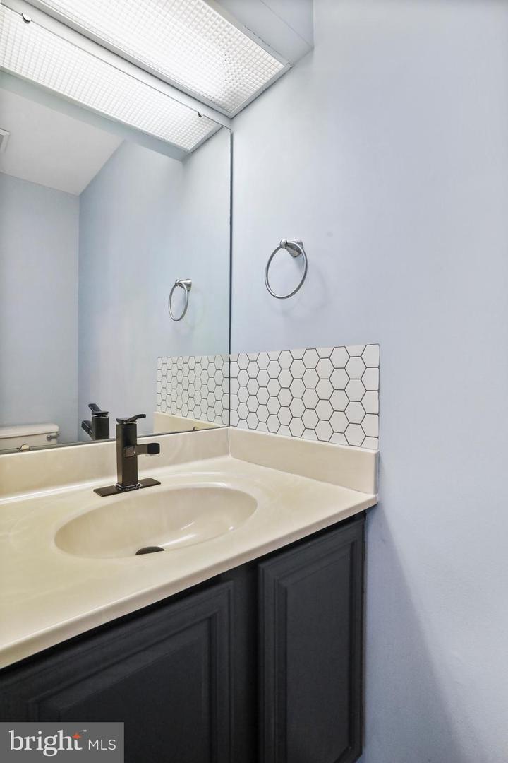 21799 LEATHERLEAF CIR, STERLING, Virginia 20164, 2 Bedrooms Bedrooms, ,2 BathroomsBathrooms,Residential,For sale,21799 LEATHERLEAF CIR,VALO2114678 MLS # VALO2114678