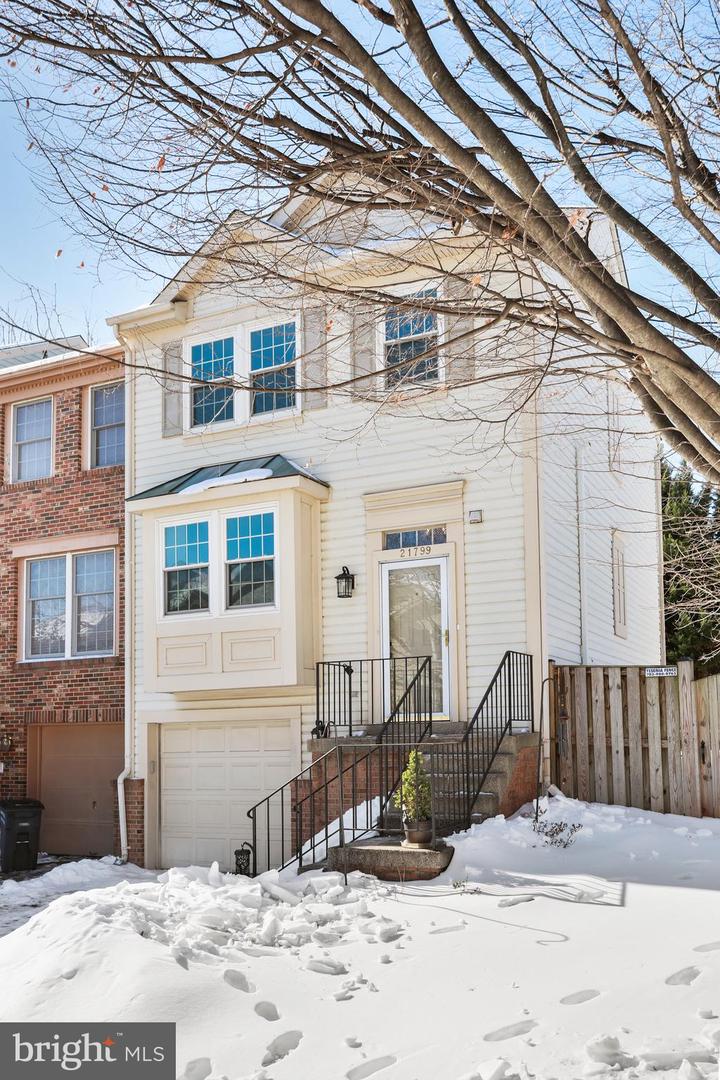 21799 LEATHERLEAF CIR, STERLING, Virginia 20164, 2 Bedrooms Bedrooms, ,2 BathroomsBathrooms,Residential,For sale,21799 LEATHERLEAF CIR,VALO2114678 MLS # VALO2114678