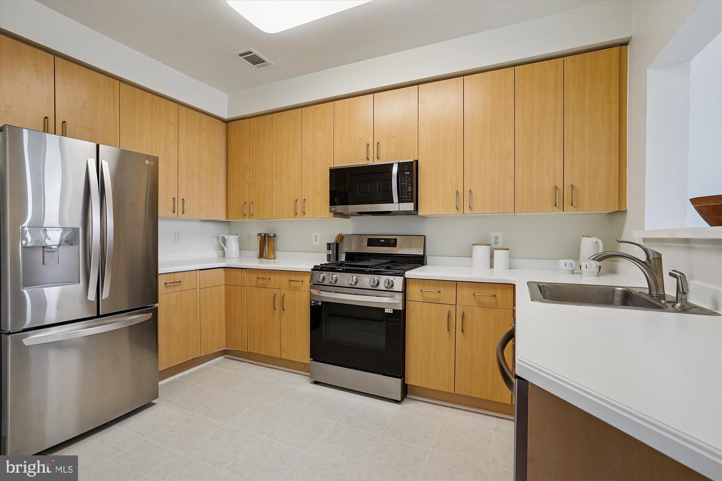 1851 STRATFORD PARK PL #304, RESTON, Virginia 20190, 2 Bedrooms Bedrooms, ,2 BathroomsBathrooms,Residential,For sale,1851 STRATFORD PARK PL #304,VAFX2287646 MLS # VAFX2287646