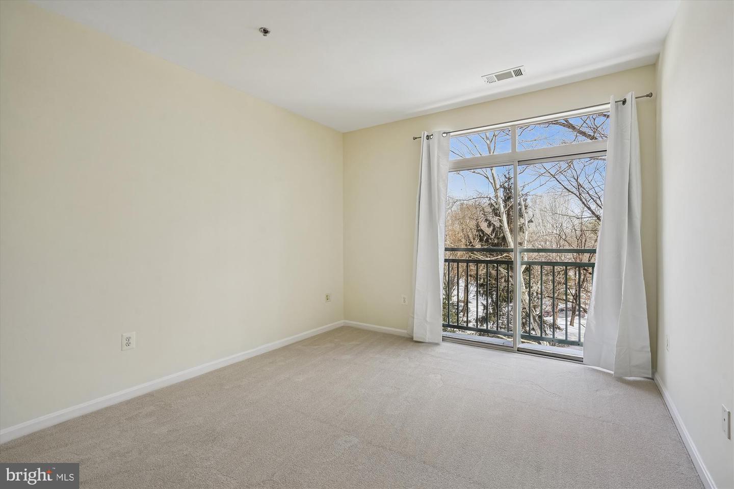 1851 STRATFORD PARK PL #304, RESTON, Virginia 20190, 2 Bedrooms Bedrooms, ,2 BathroomsBathrooms,Residential,For sale,1851 STRATFORD PARK PL #304,VAFX2287646 MLS # VAFX2287646