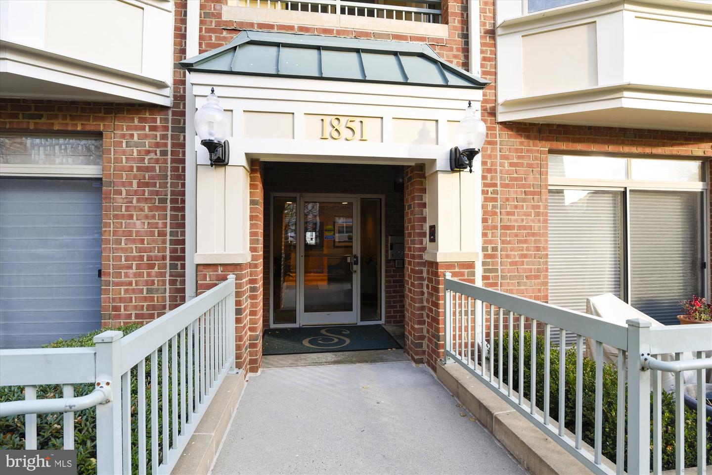 1851 STRATFORD PARK PL #304, RESTON, Virginia 20190, 2 Bedrooms Bedrooms, ,2 BathroomsBathrooms,Residential,For sale,1851 STRATFORD PARK PL #304,VAFX2287646 MLS # VAFX2287646