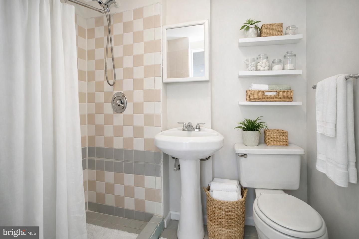 14782 CANDLEWOOD CT, WOODBRIDGE, Virginia 22191, 4 Bedrooms Bedrooms, 13 Rooms Rooms,3 BathroomsBathrooms,Residential,For sale,14782 CANDLEWOOD CT,VAPW2111320 MLS # VAPW2111320