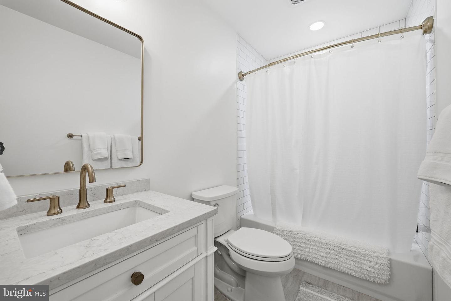 6321 BARSKY CT, FAIRFAX STATION, Virginia 22039, 4 Bedrooms Bedrooms, ,3 BathroomsBathrooms,Residential,For sale,6321 BARSKY CT,VAFX2287696 MLS # VAFX2287696