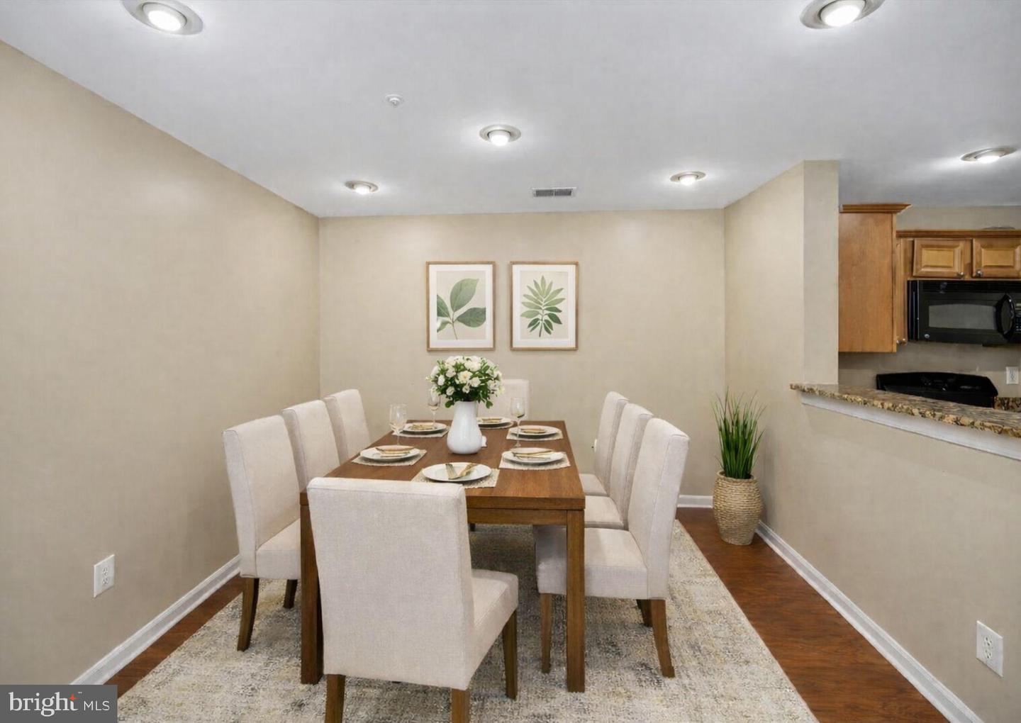 1067 GARDENVIEW LOOP #302, WOODBRIDGE, Virginia 22191, 2 Bedrooms Bedrooms, ,2 BathroomsBathrooms,Residential,For sale,1067 GARDENVIEW LOOP #302,VAPW2111368 MLS # VAPW2111368