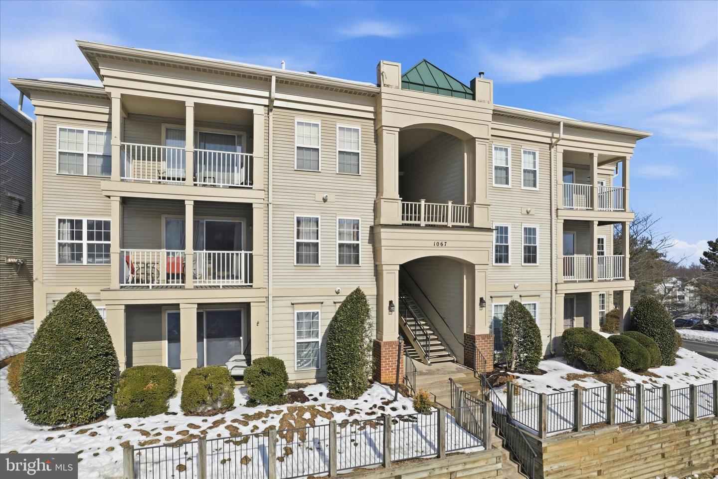 1067 GARDENVIEW LOOP #302, WOODBRIDGE, Virginia 22191, 2 Bedrooms Bedrooms, ,2 BathroomsBathrooms,Residential,For sale,1067 GARDENVIEW LOOP #302,VAPW2111368 MLS # VAPW2111368