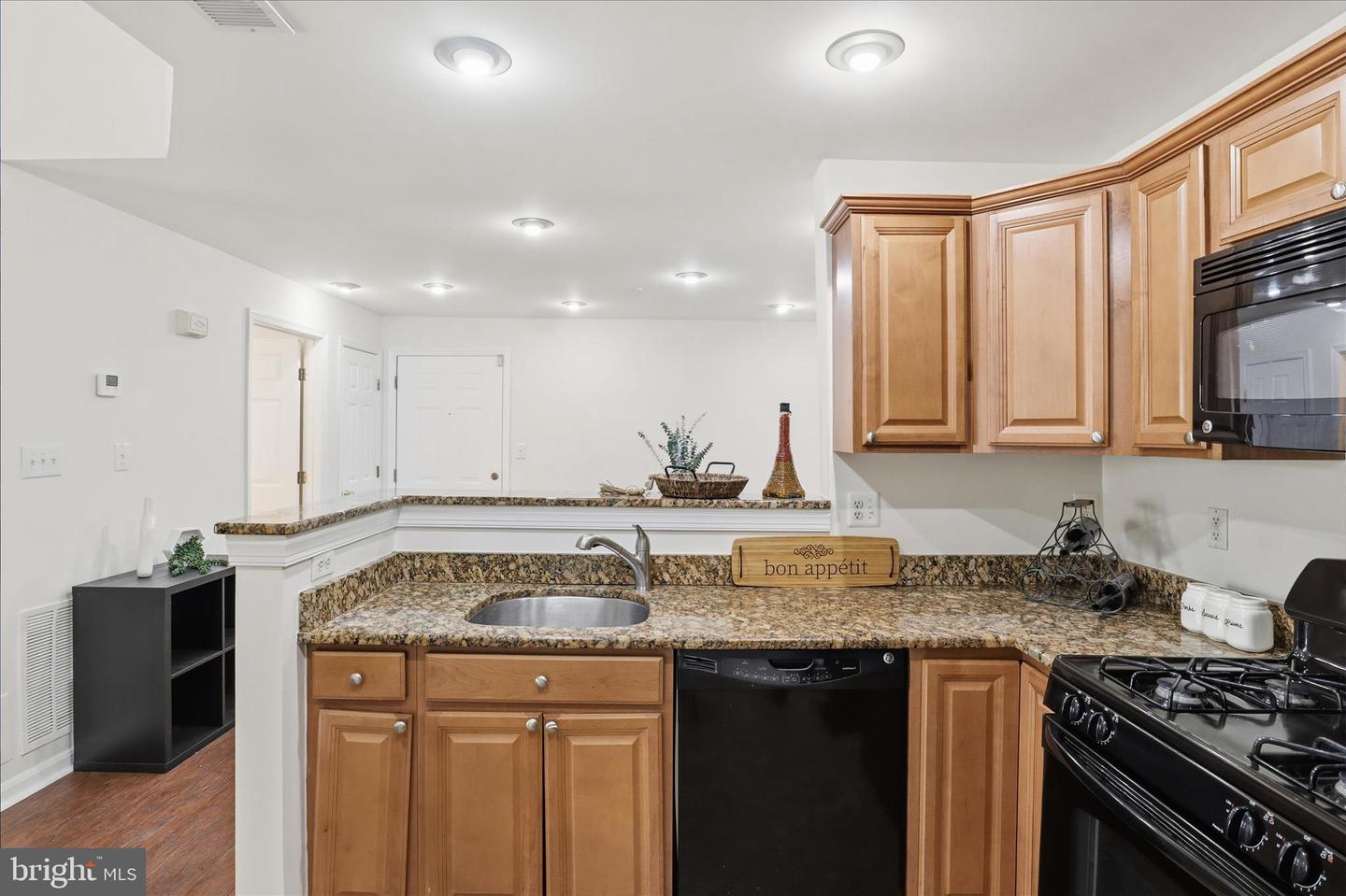 1067 GARDENVIEW LOOP #302, WOODBRIDGE, Virginia 22191, 2 Bedrooms Bedrooms, ,2 BathroomsBathrooms,Residential,For sale,1067 GARDENVIEW LOOP #302,VAPW2111368 MLS # VAPW2111368