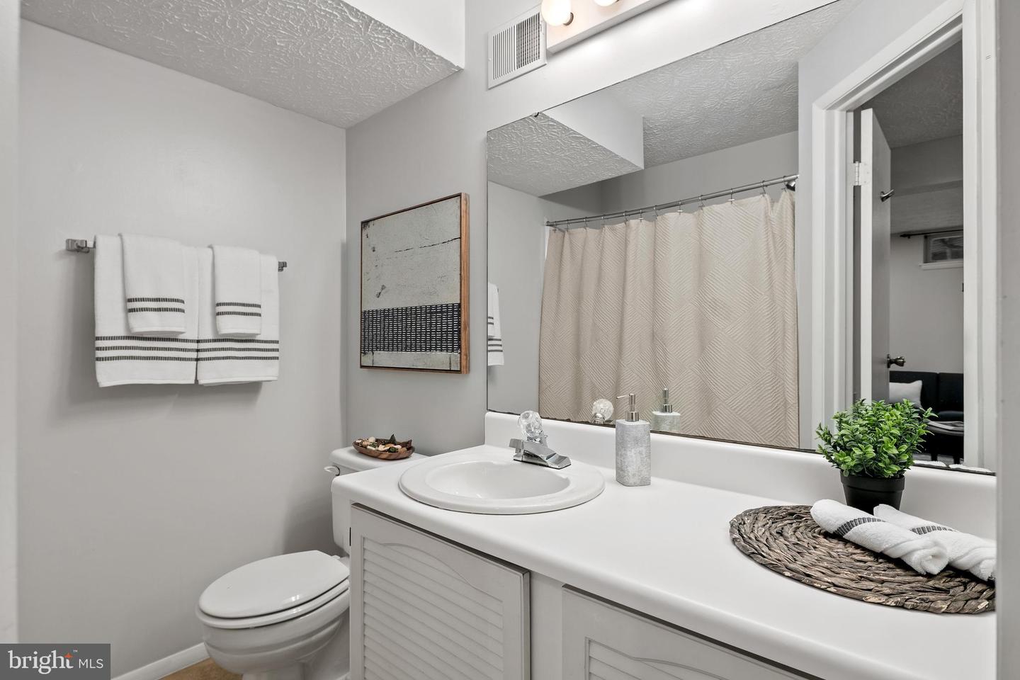 1638 10TH ST S, ARLINGTON, Virginia 22204, 3 Bedrooms Bedrooms, ,2 BathroomsBathrooms,Residential,For sale,1638 10TH ST S,VAAR2068216 MLS # VAAR2068216