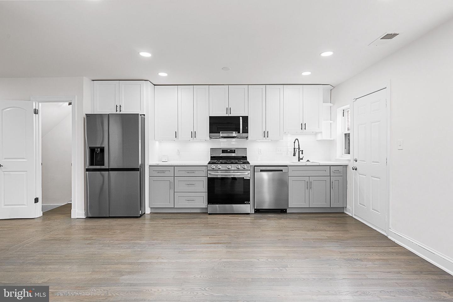 525 OAKWOOD ST SE, WASHINGTON, District Of Columbia 20032, 5 Bedrooms Bedrooms, ,3 BathroomsBathrooms,Residential,For sale,525 OAKWOOD ST SE,DCDC2243644 MLS # DCDC2243644