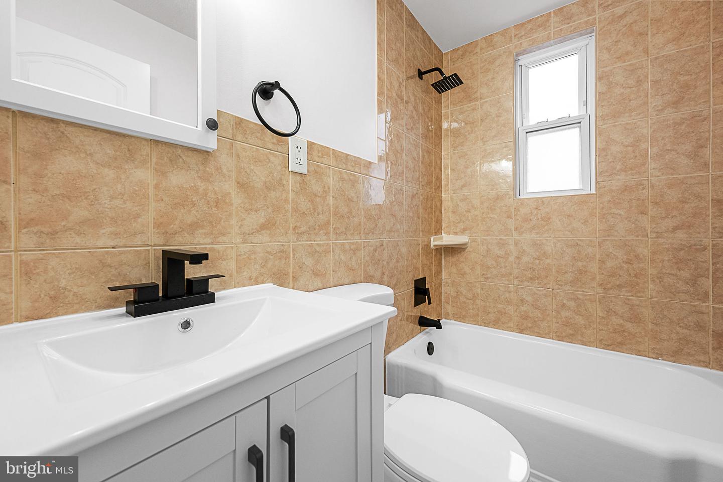 525 OAKWOOD ST SE, WASHINGTON, District Of Columbia 20032, 5 Bedrooms Bedrooms, ,3 BathroomsBathrooms,Residential,For sale,525 OAKWOOD ST SE,DCDC2243644 MLS # DCDC2243644