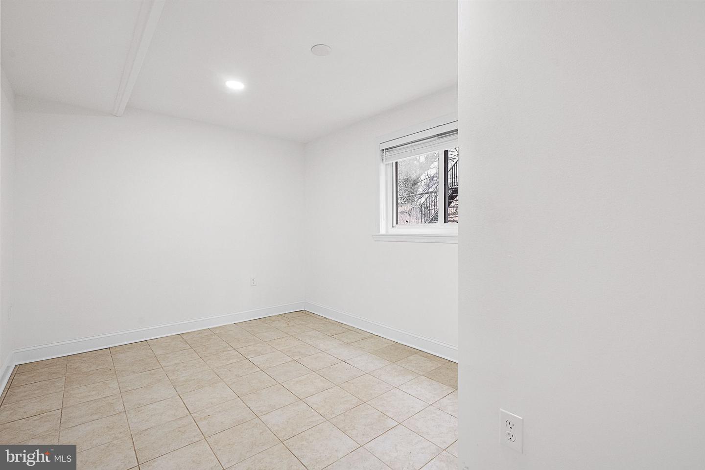 525 OAKWOOD ST SE, WASHINGTON, District Of Columbia 20032, 5 Bedrooms Bedrooms, ,3 BathroomsBathrooms,Residential,For sale,525 OAKWOOD ST SE,DCDC2243644 MLS # DCDC2243644