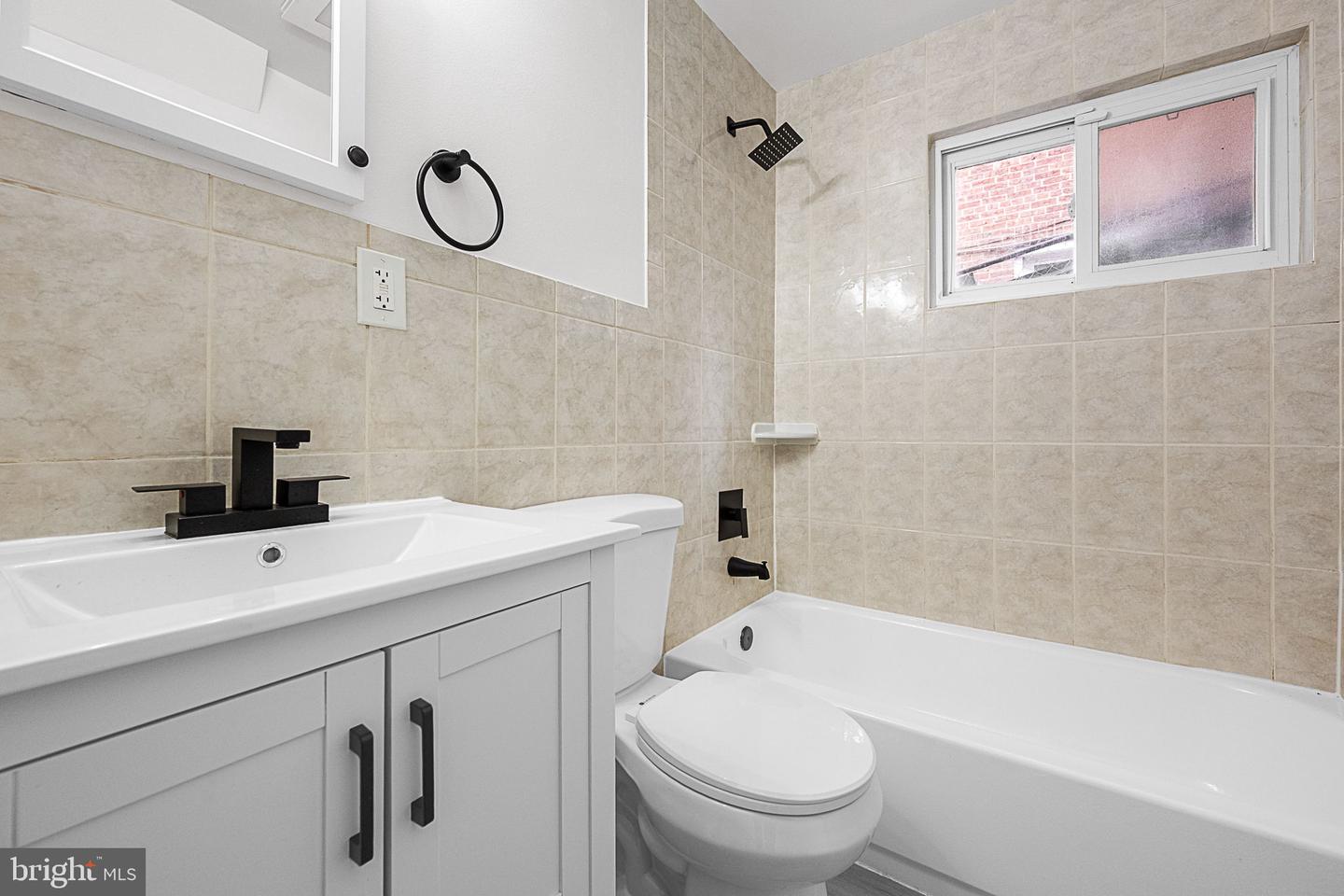 525 OAKWOOD ST SE, WASHINGTON, District Of Columbia 20032, 5 Bedrooms Bedrooms, ,3 BathroomsBathrooms,Residential,For sale,525 OAKWOOD ST SE,DCDC2243644 MLS # DCDC2243644