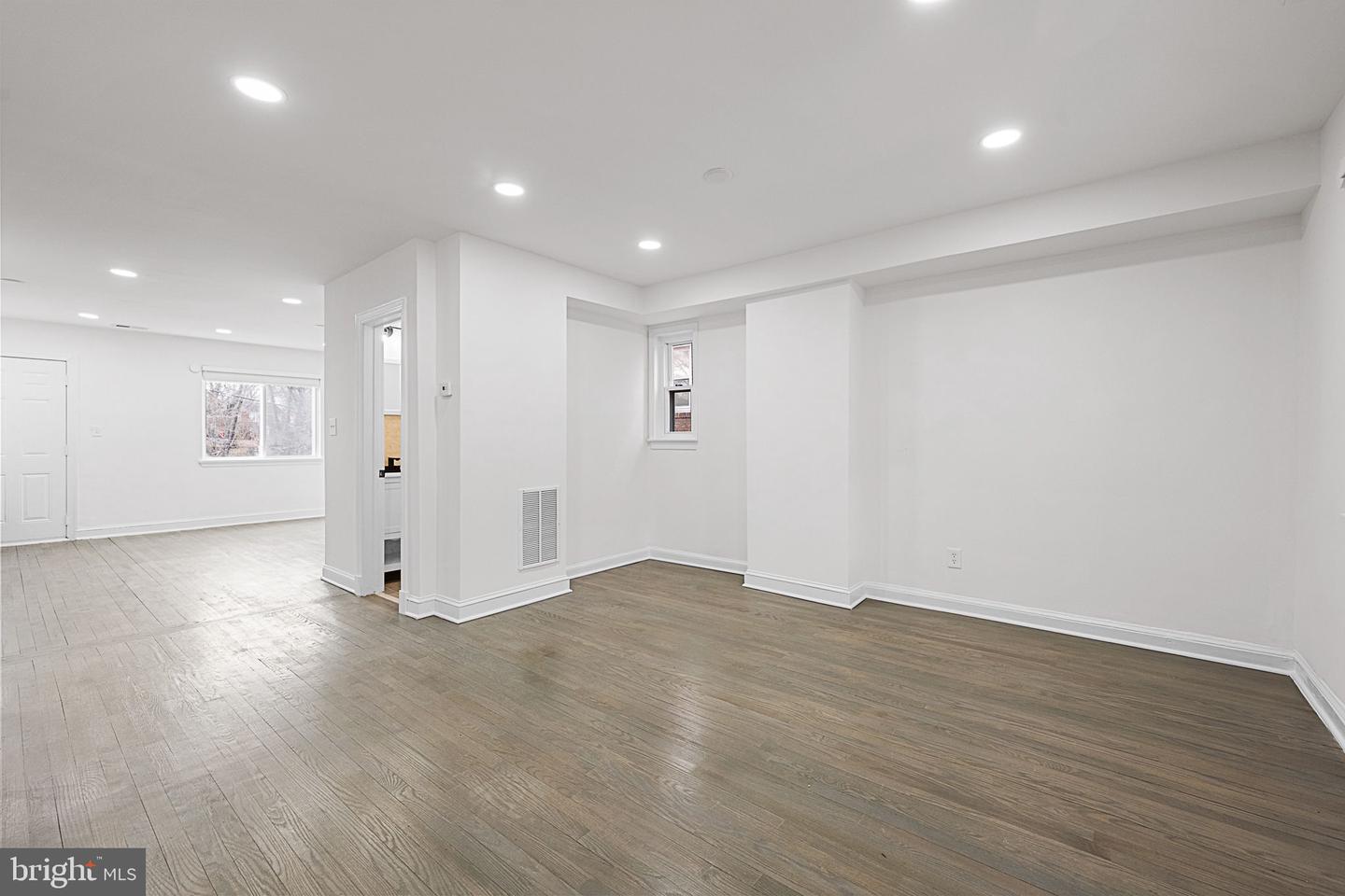 525 OAKWOOD ST SE, WASHINGTON, District Of Columbia 20032, 5 Bedrooms Bedrooms, ,3 BathroomsBathrooms,Residential,For sale,525 OAKWOOD ST SE,DCDC2243644 MLS # DCDC2243644