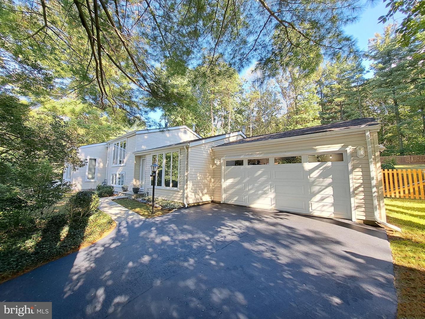 10929 HOWLAND DR, RESTON, Virginia 20191, 3 Bedrooms Bedrooms, ,3 BathroomsBathrooms,Residential,For sale,10929 HOWLAND DR,VAFX2288034 MLS # VAFX2288034 10929 HOWLAND DR, RESTON, Virginia 20191, 3 Bedrooms Bedrooms, ,3 BathroomsBathrooms,Residential,For sale,10929 HOWLAND DR,VAFX2288034 MLS # VAFX2288034