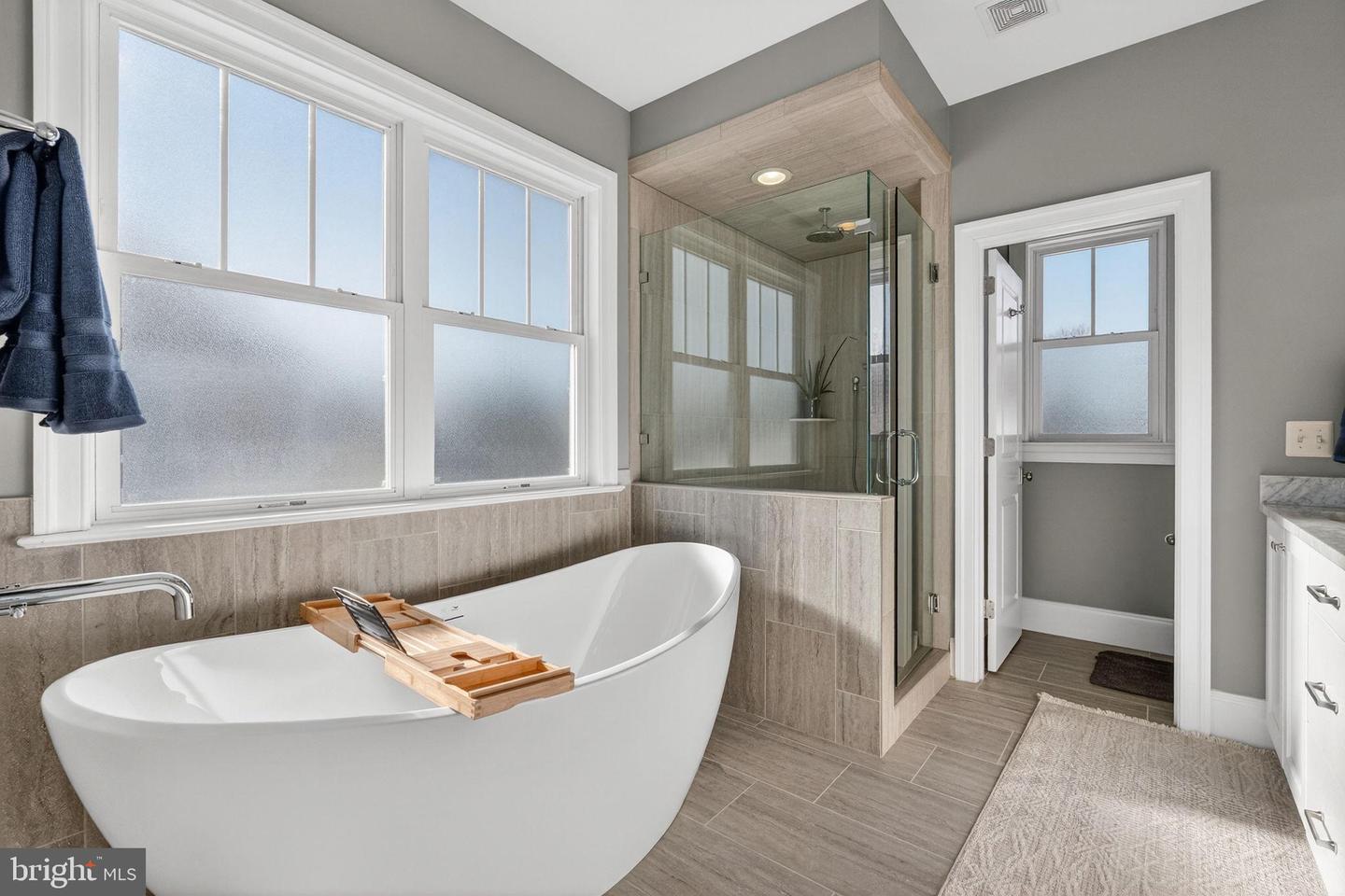 600 S MONROE ST, ARLINGTON, Virginia 22204, 5 Bedrooms Bedrooms, 18 Rooms Rooms,4 BathroomsBathrooms,Residential,For sale,600 S MONROE ST,VAAR2068278 MLS # VAAR2068278