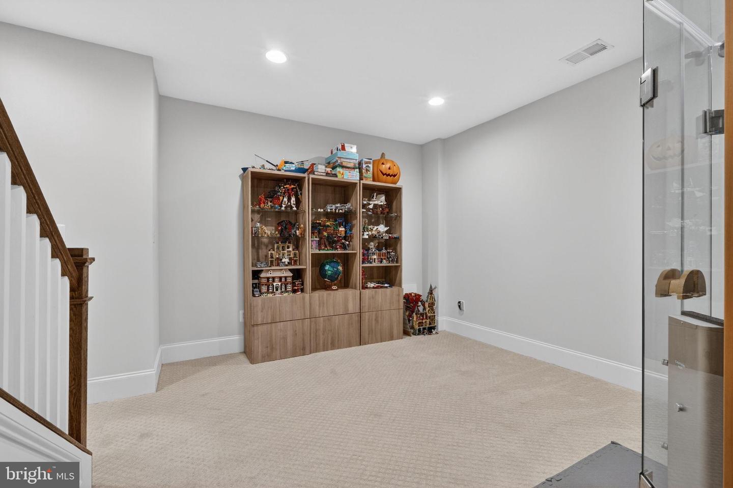 600 S MONROE ST, ARLINGTON, Virginia 22204, 5 Bedrooms Bedrooms, 18 Rooms Rooms,4 BathroomsBathrooms,Residential,For sale,600 S MONROE ST,VAAR2068278 MLS # VAAR2068278