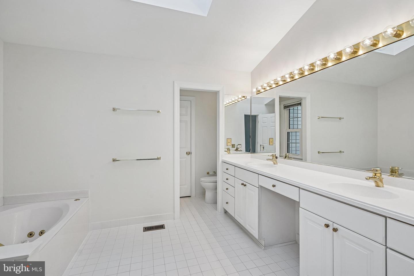 11928 PARKSIDE DR, FAIRFAX, Virginia 22033, 3 Bedrooms Bedrooms, ,3 BathroomsBathrooms,Residential,For sale,11928 PARKSIDE DR,VAFX2288216 MLS # VAFX2288216