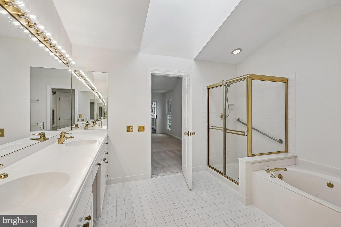 11928 PARKSIDE DR, FAIRFAX, Virginia 22033, 3 Bedrooms Bedrooms, ,3 BathroomsBathrooms,Residential,For sale,11928 PARKSIDE DR,VAFX2288216 MLS # VAFX2288216