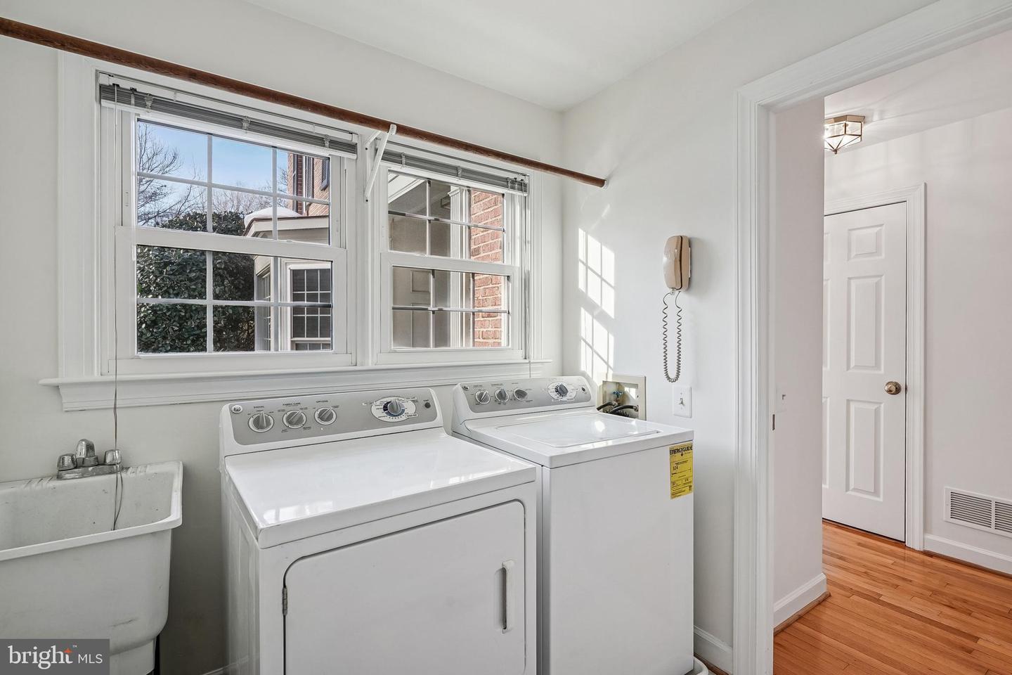 11928 PARKSIDE DR, FAIRFAX, Virginia 22033, 3 Bedrooms Bedrooms, ,3 BathroomsBathrooms,Residential,For sale,11928 PARKSIDE DR,VAFX2288216 MLS # VAFX2288216