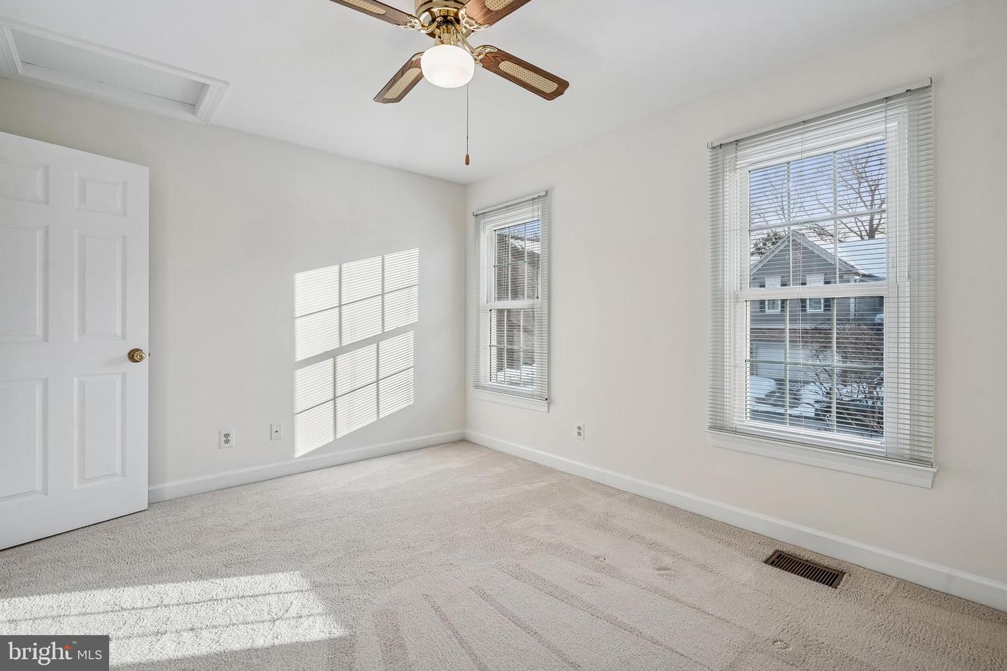 11928 PARKSIDE DR, FAIRFAX, Virginia 22033, 3 Bedrooms Bedrooms, ,3 BathroomsBathrooms,Residential,For sale,11928 PARKSIDE DR,VAFX2288216 MLS # VAFX2288216