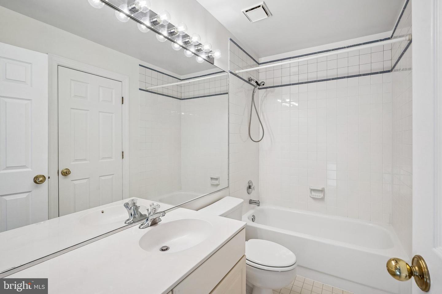 11928 PARKSIDE DR, FAIRFAX, Virginia 22033, 3 Bedrooms Bedrooms, ,3 BathroomsBathrooms,Residential,For sale,11928 PARKSIDE DR,VAFX2288216 MLS # VAFX2288216