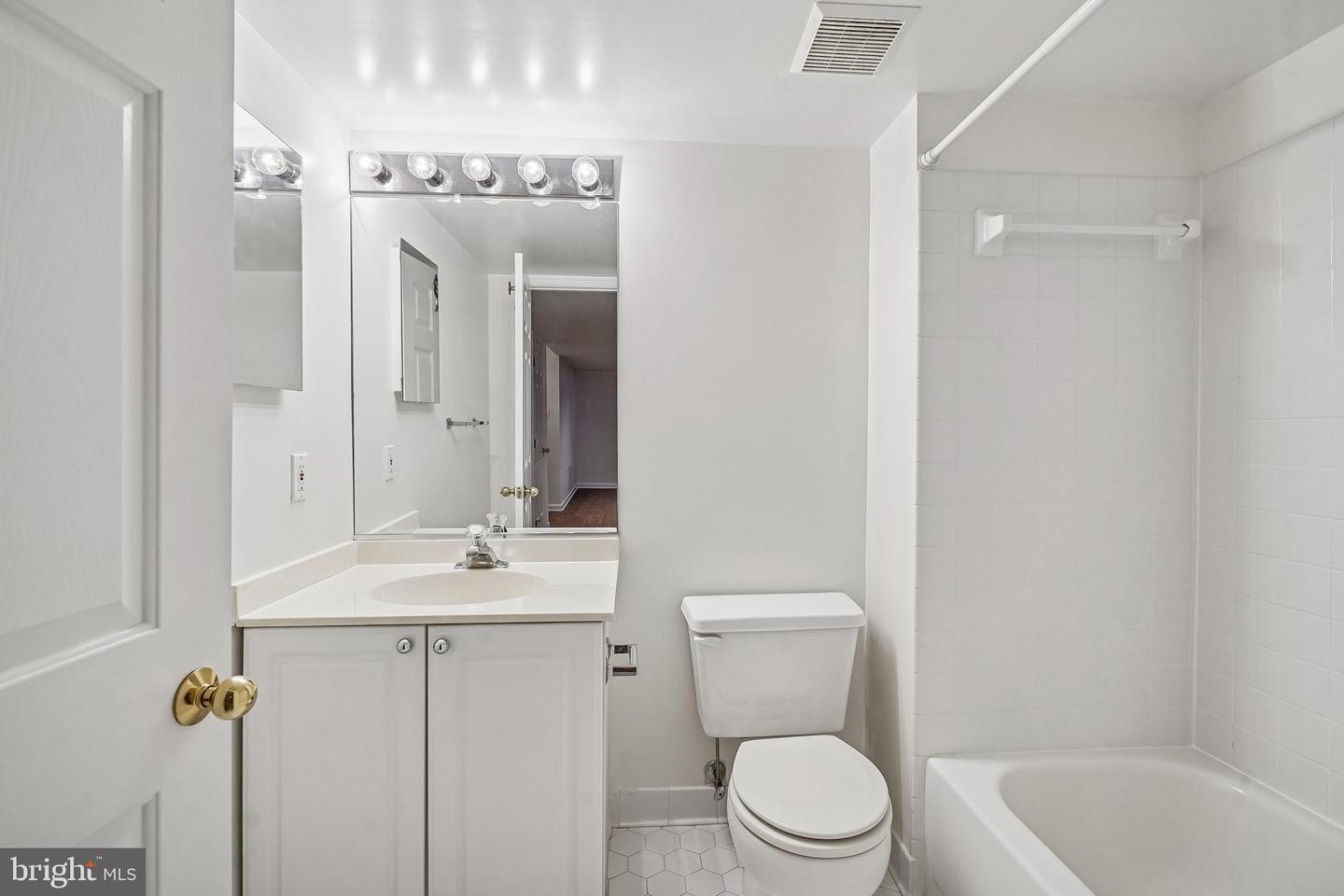 11928 PARKSIDE DR, FAIRFAX, Virginia 22033, 3 Bedrooms Bedrooms, ,3 BathroomsBathrooms,Residential,For sale,11928 PARKSIDE DR,VAFX2288216 MLS # VAFX2288216