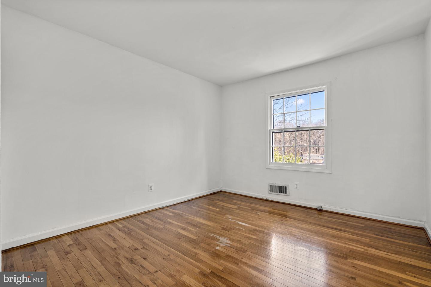 5927 BAYSHIRE RD, SPRINGFIELD, Virginia 22152, 3 Bedrooms Bedrooms, ,2 BathroomsBathrooms,Residential,For sale,5927 BAYSHIRE RD,VAFX2288282 MLS # VAFX2288282