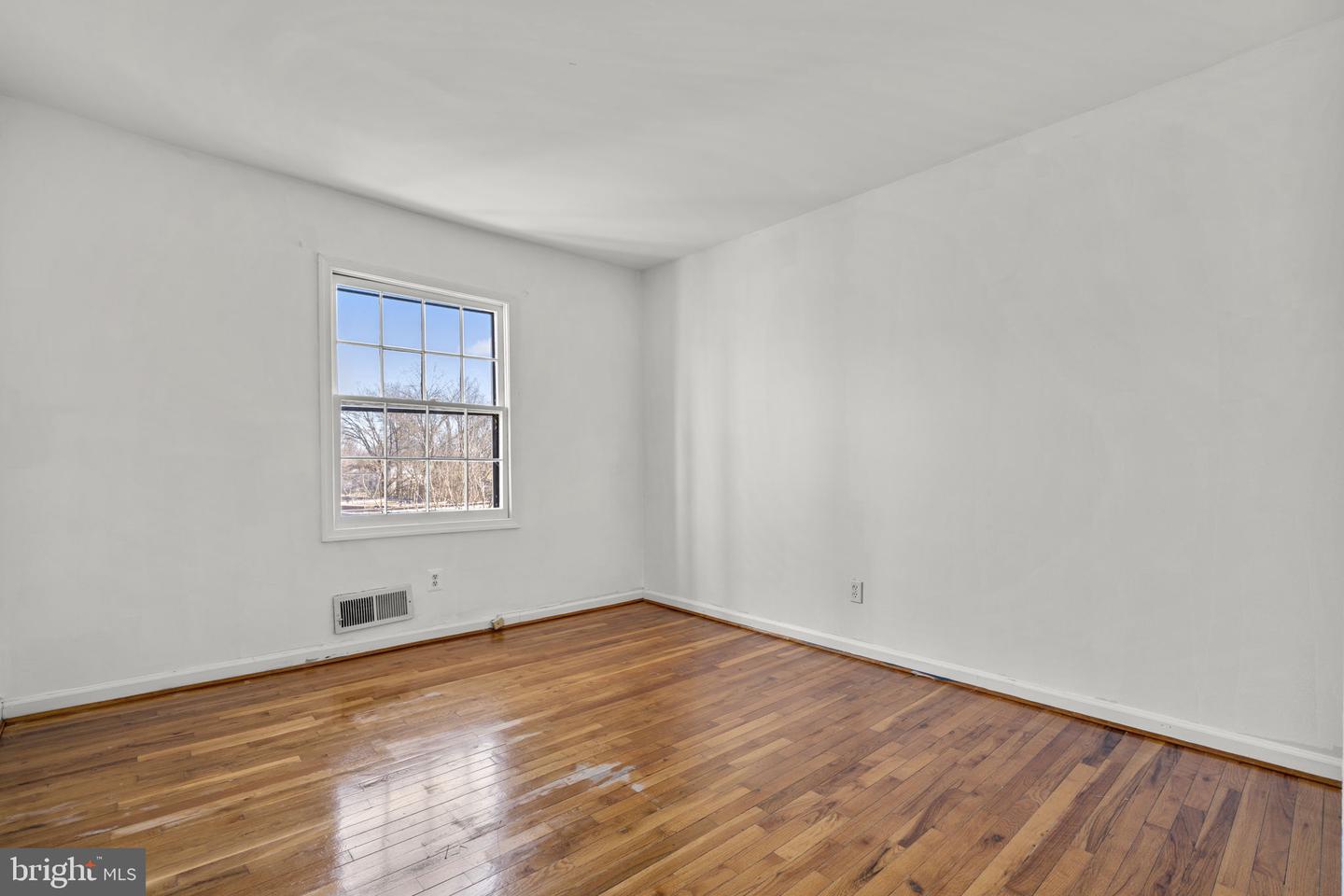 5927 BAYSHIRE RD, SPRINGFIELD, Virginia 22152, 3 Bedrooms Bedrooms, ,2 BathroomsBathrooms,Residential,For sale,5927 BAYSHIRE RD,VAFX2288282 MLS # VAFX2288282