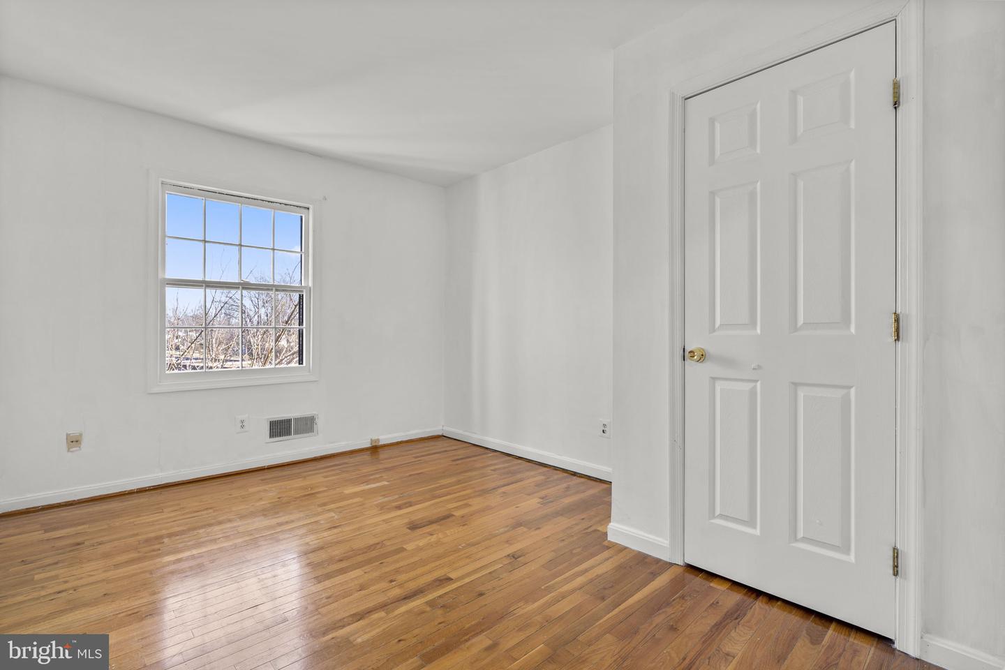 5927 BAYSHIRE RD, SPRINGFIELD, Virginia 22152, 3 Bedrooms Bedrooms, ,2 BathroomsBathrooms,Residential,For sale,5927 BAYSHIRE RD,VAFX2288282 MLS # VAFX2288282