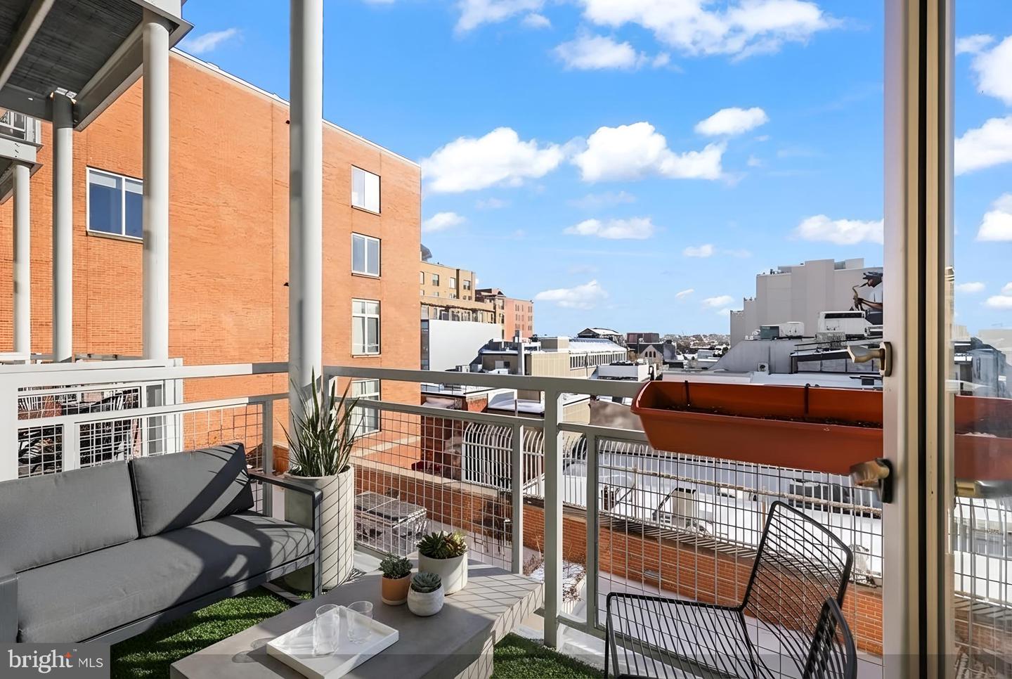 1390 V ST NW #307, WASHINGTON, District Of Columbia 20009, 1 Bedroom Bedrooms, ,1 BathroomBathrooms,Residential,For sale,1390 V ST NW #307,DCDC2244018 MLS # DCDC2244018