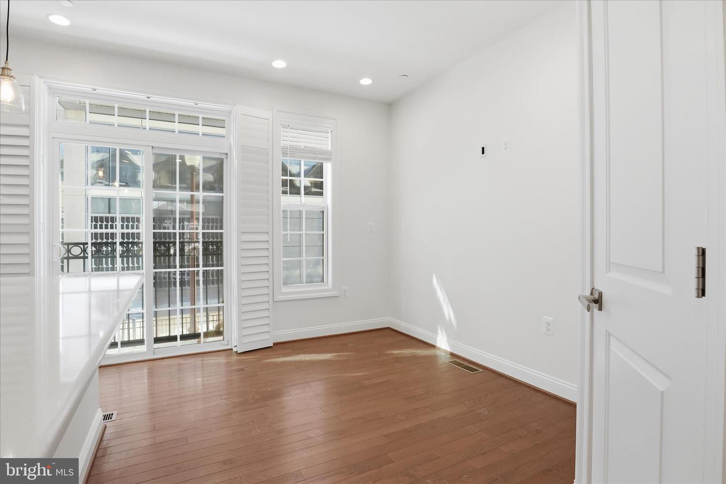 829 N WAKEFIELD ST, ARLINGTON, Virginia 22203, 3 Bedrooms Bedrooms, ,3 BathroomsBathrooms,Residential,For sale,829 N WAKEFIELD ST,VAAR2068354 MLS # VAAR2068354