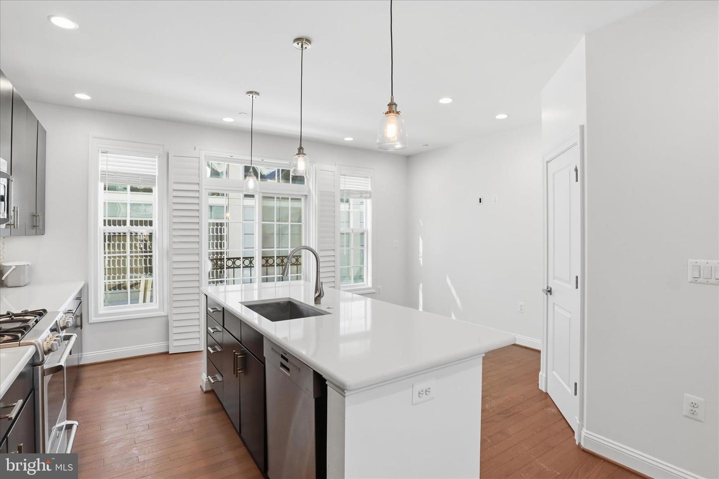 829 N WAKEFIELD ST, ARLINGTON, Virginia 22203, 3 Bedrooms Bedrooms, ,3 BathroomsBathrooms,Residential,For sale,829 N WAKEFIELD ST,VAAR2068354 MLS # VAAR2068354