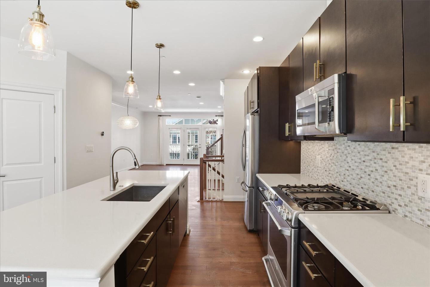 829 N WAKEFIELD ST, ARLINGTON, Virginia 22203, 3 Bedrooms Bedrooms, ,3 BathroomsBathrooms,Residential,For sale,829 N WAKEFIELD ST,VAAR2068354 MLS # VAAR2068354