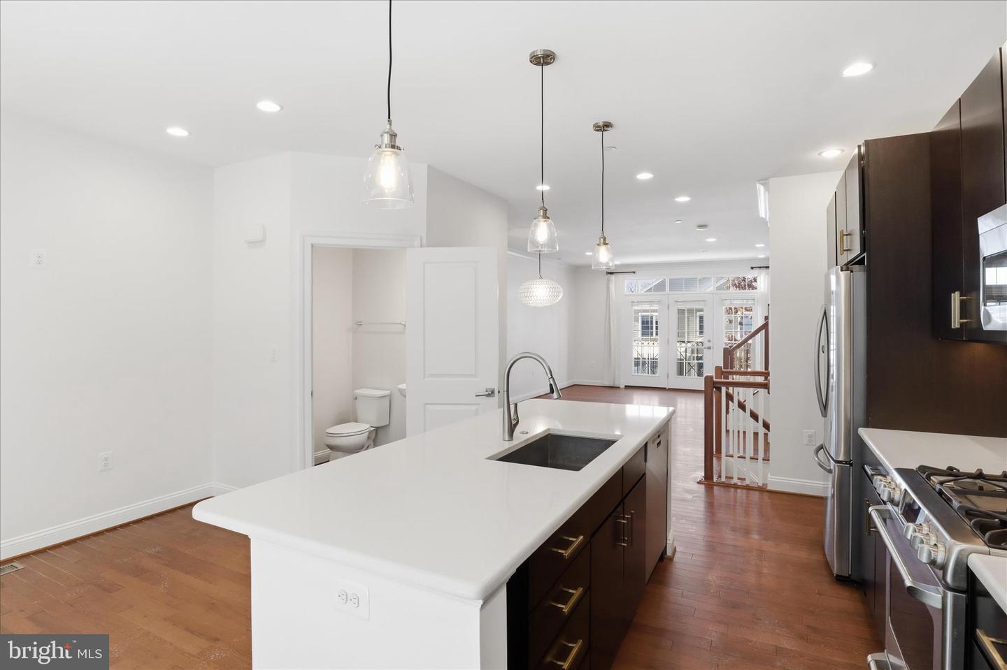 829 N WAKEFIELD ST, ARLINGTON, Virginia 22203, 3 Bedrooms Bedrooms, ,3 BathroomsBathrooms,Residential,For sale,829 N WAKEFIELD ST,VAAR2068354 MLS # VAAR2068354