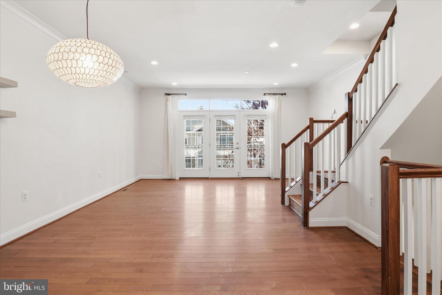 829 N WAKEFIELD ST, ARLINGTON, Virginia 22203, 3 Bedrooms Bedrooms, ,3 BathroomsBathrooms,Residential,For sale,829 N WAKEFIELD ST,VAAR2068354 MLS # VAAR2068354