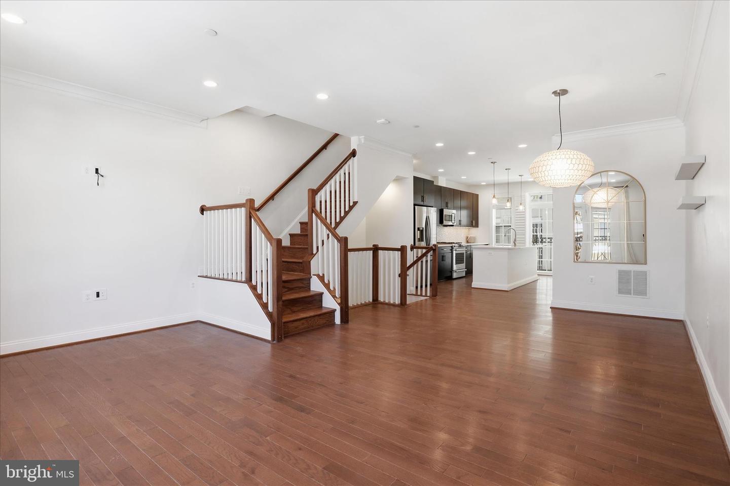 829 N WAKEFIELD ST, ARLINGTON, Virginia 22203, 3 Bedrooms Bedrooms, ,3 BathroomsBathrooms,Residential,For sale,829 N WAKEFIELD ST,VAAR2068354 MLS # VAAR2068354