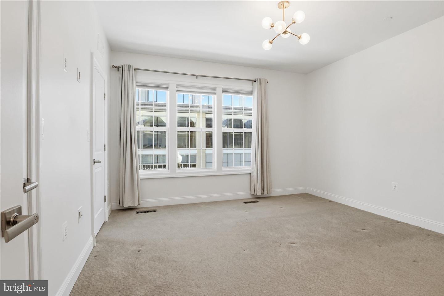 829 N WAKEFIELD ST, ARLINGTON, Virginia 22203, 3 Bedrooms Bedrooms, ,3 BathroomsBathrooms,Residential,For sale,829 N WAKEFIELD ST,VAAR2068354 MLS # VAAR2068354