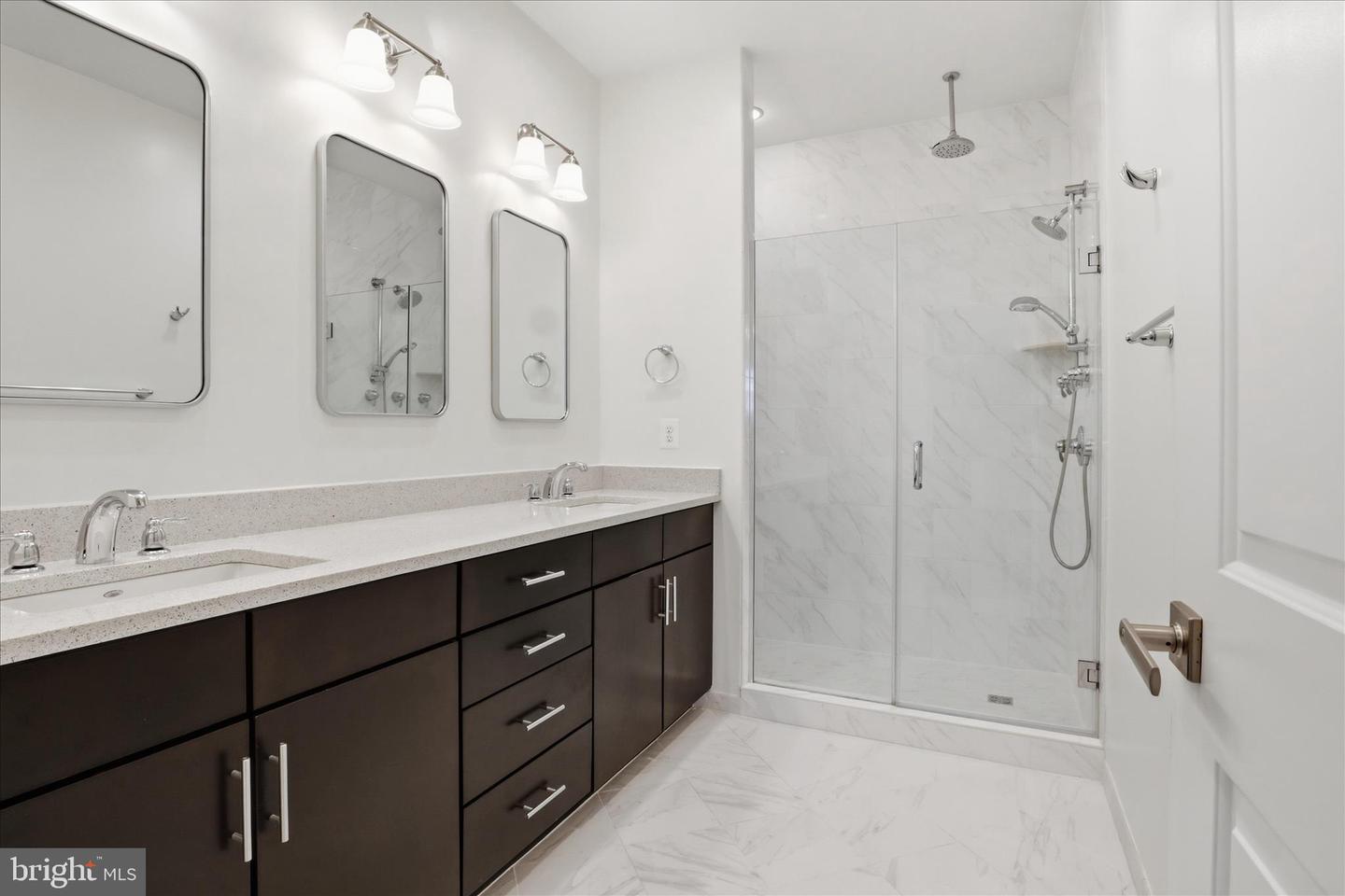 829 N WAKEFIELD ST, ARLINGTON, Virginia 22203, 3 Bedrooms Bedrooms, ,3 BathroomsBathrooms,Residential,For sale,829 N WAKEFIELD ST,VAAR2068354 MLS # VAAR2068354