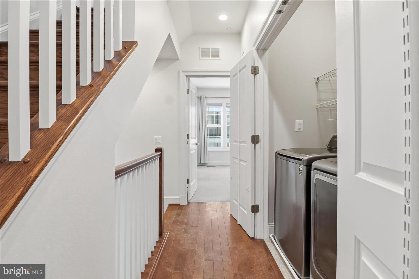 829 N WAKEFIELD ST, ARLINGTON, Virginia 22203, 3 Bedrooms Bedrooms, ,3 BathroomsBathrooms,Residential,For sale,829 N WAKEFIELD ST,VAAR2068354 MLS # VAAR2068354