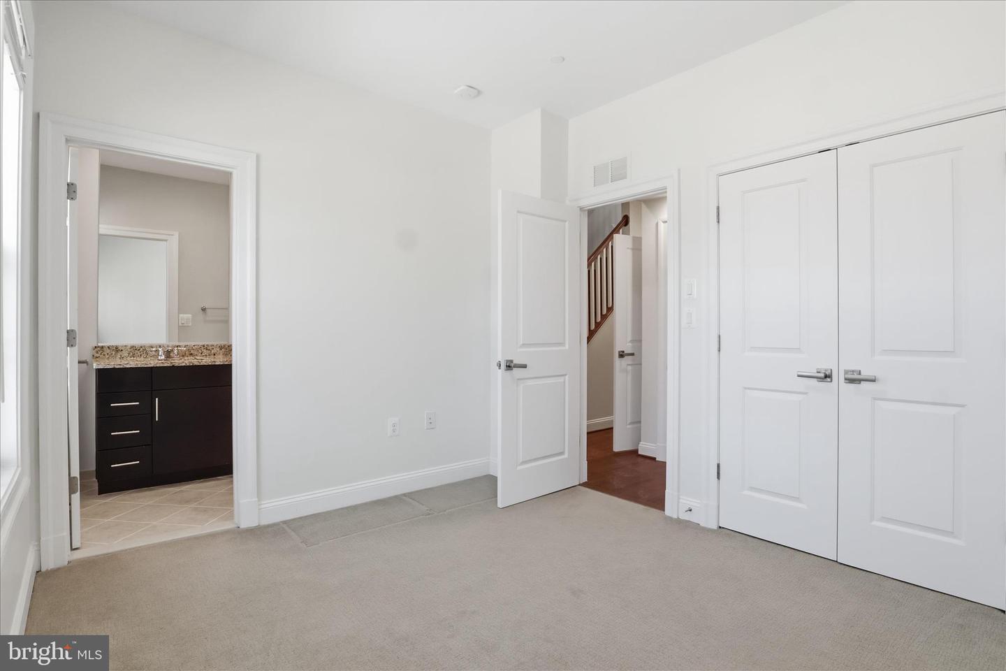 829 N WAKEFIELD ST, ARLINGTON, Virginia 22203, 3 Bedrooms Bedrooms, ,3 BathroomsBathrooms,Residential,For sale,829 N WAKEFIELD ST,VAAR2068354 MLS # VAAR2068354
