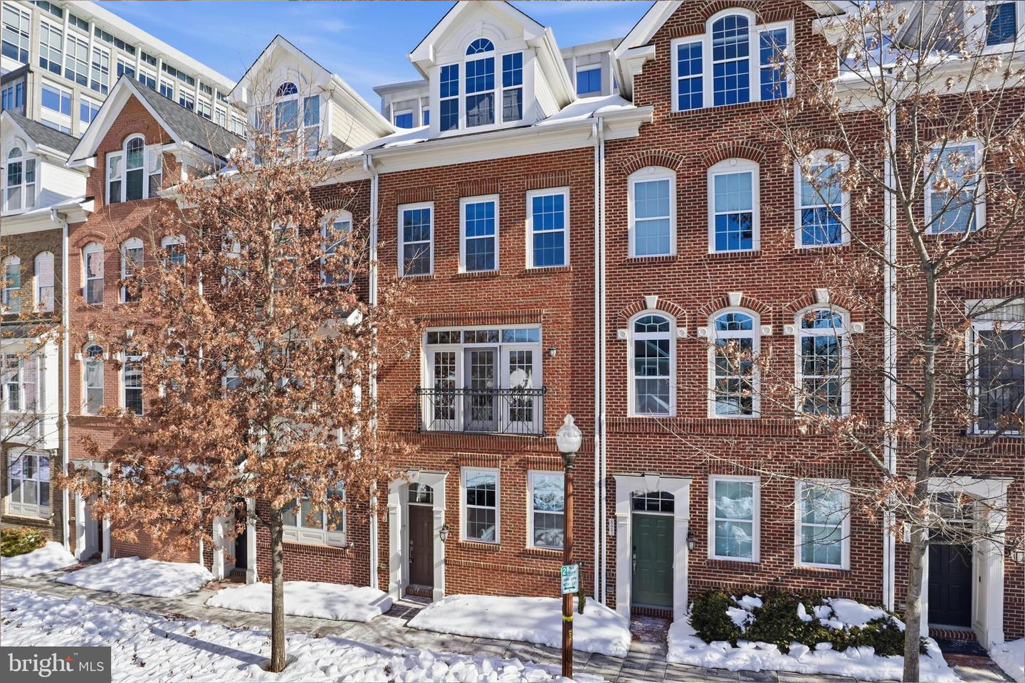 829 N WAKEFIELD ST, ARLINGTON, Virginia 22203, 3 Bedrooms Bedrooms, ,3 BathroomsBathrooms,Residential,For sale,829 N WAKEFIELD ST,VAAR2068354 MLS # VAAR2068354