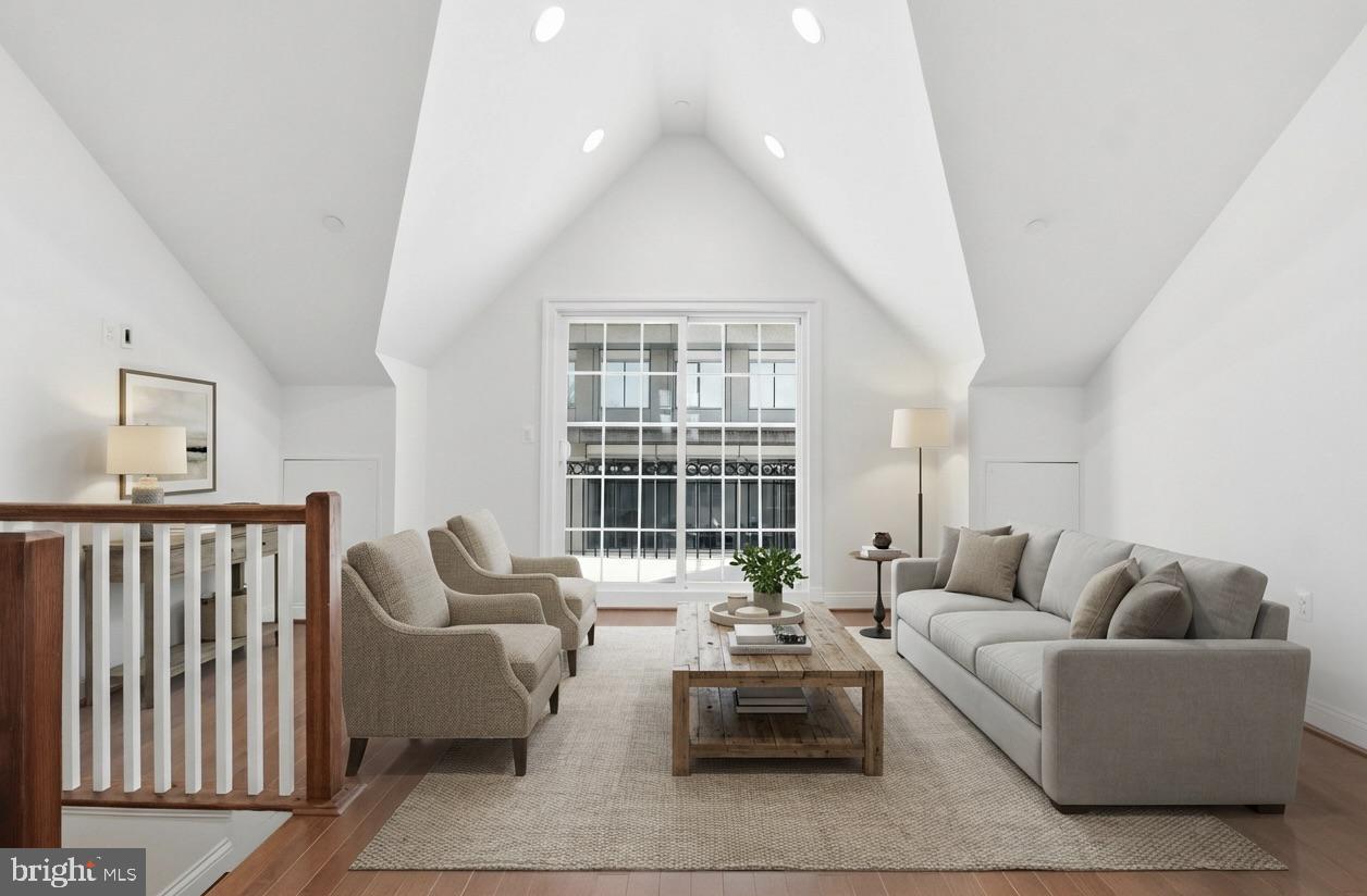 829 N WAKEFIELD ST, ARLINGTON, Virginia 22203, 3 Bedrooms Bedrooms, ,3 BathroomsBathrooms,Residential,For sale,829 N WAKEFIELD ST,VAAR2068354 MLS # VAAR2068354