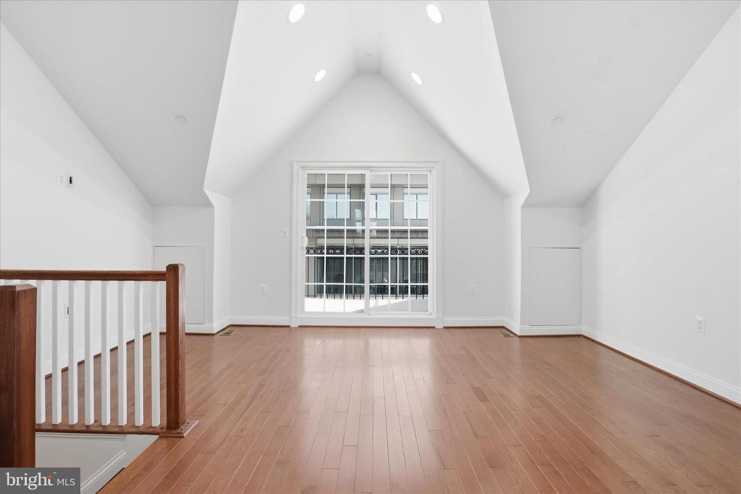 829 N WAKEFIELD ST, ARLINGTON, Virginia 22203, 3 Bedrooms Bedrooms, ,3 BathroomsBathrooms,Residential,For sale,829 N WAKEFIELD ST,VAAR2068354 MLS # VAAR2068354