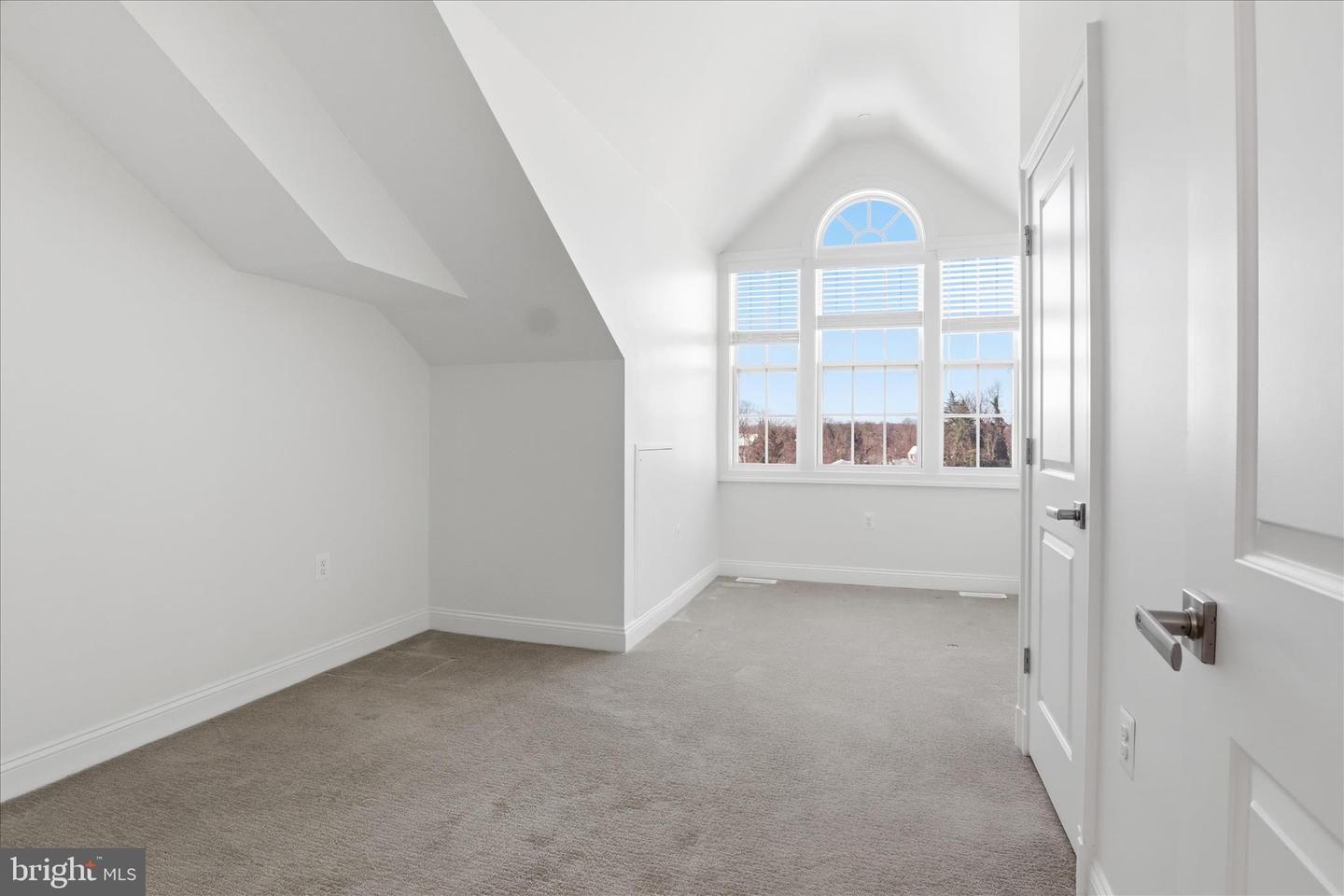 829 N WAKEFIELD ST, ARLINGTON, Virginia 22203, 3 Bedrooms Bedrooms, ,3 BathroomsBathrooms,Residential,For sale,829 N WAKEFIELD ST,VAAR2068354 MLS # VAAR2068354