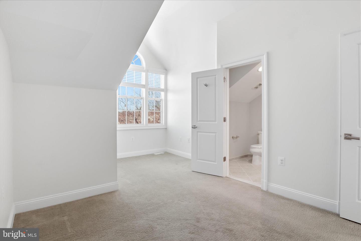 829 N WAKEFIELD ST, ARLINGTON, Virginia 22203, 3 Bedrooms Bedrooms, ,3 BathroomsBathrooms,Residential,For sale,829 N WAKEFIELD ST,VAAR2068354 MLS # VAAR2068354