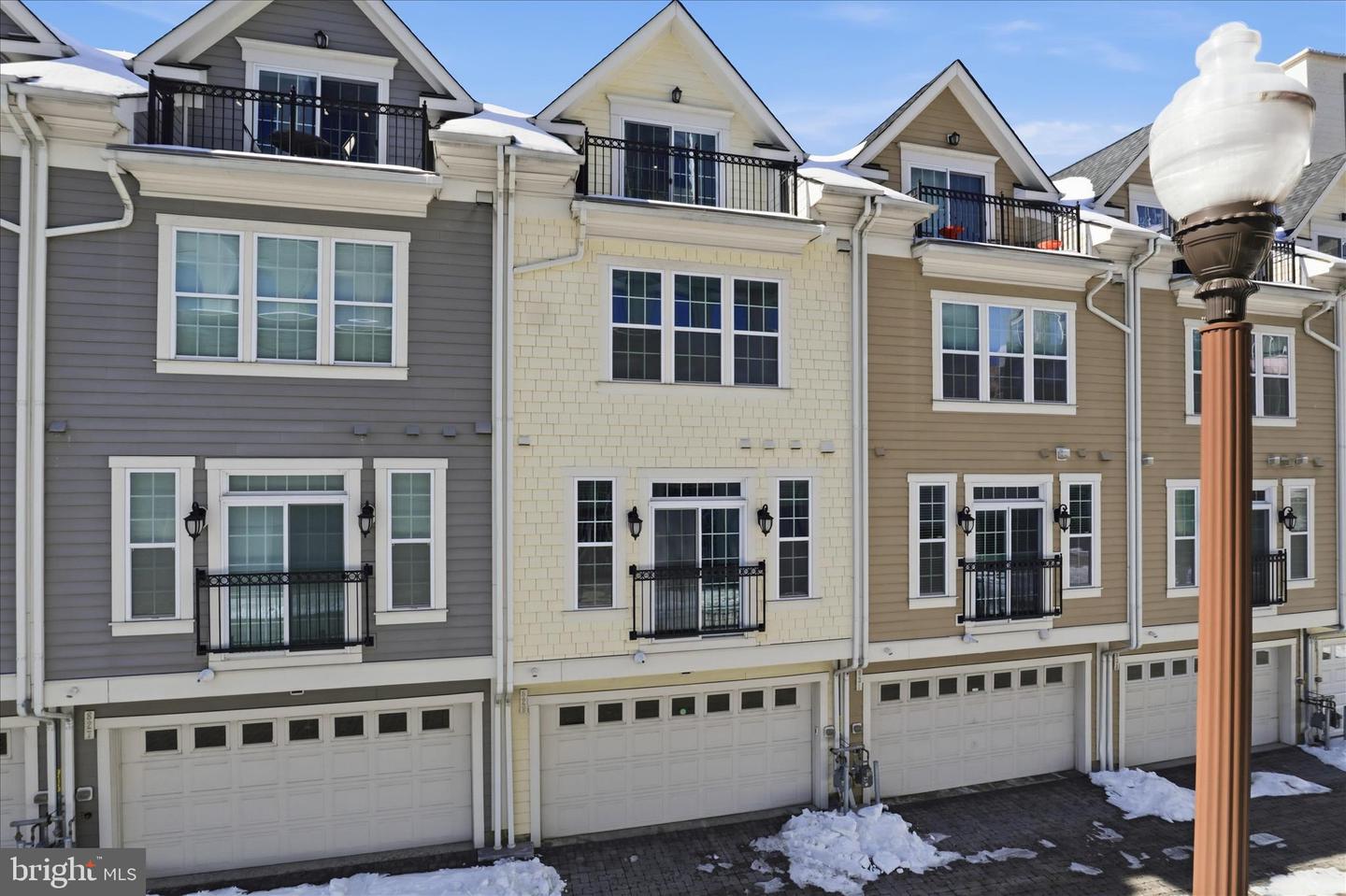 829 N WAKEFIELD ST, ARLINGTON, Virginia 22203, 3 Bedrooms Bedrooms, ,3 BathroomsBathrooms,Residential,For sale,829 N WAKEFIELD ST,VAAR2068354 MLS # VAAR2068354