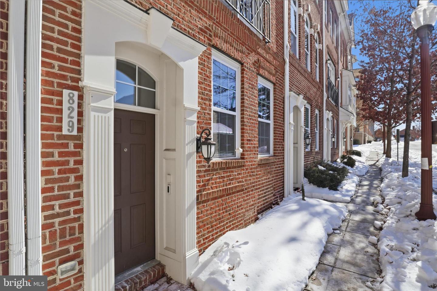 829 N WAKEFIELD ST, ARLINGTON, Virginia 22203, 3 Bedrooms Bedrooms, ,3 BathroomsBathrooms,Residential,For sale,829 N WAKEFIELD ST,VAAR2068354 MLS # VAAR2068354