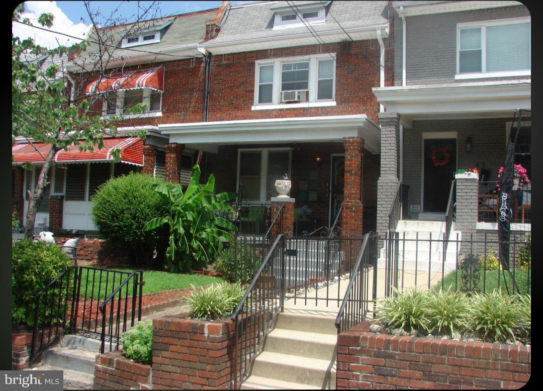 415 NW FARRAGUT ST NW, WASHINGTON, District Of Columbia 20011, 3 Bedrooms Bedrooms, ,2 BathroomsBathrooms,Residential,For sale,415 NW FARRAGUT ST NW,DCDC2244238 MLS # DCDC2244238