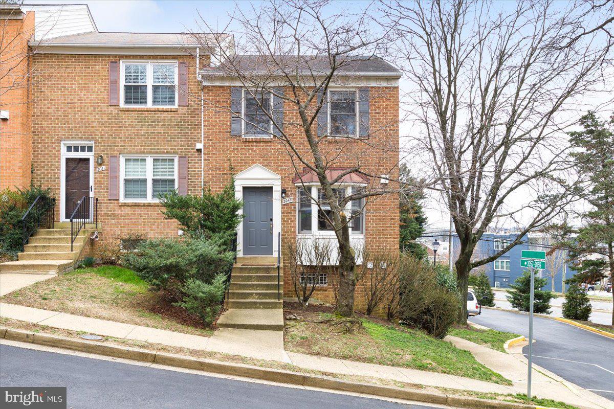 2049 S GLEBE RD, ARLINGTON, Virginia 22204, 3 Bedrooms Bedrooms, ,2 BathroomsBathrooms,Residential,For sale,2049 S GLEBE RD,VAAR2068406 MLS # VAAR2068406