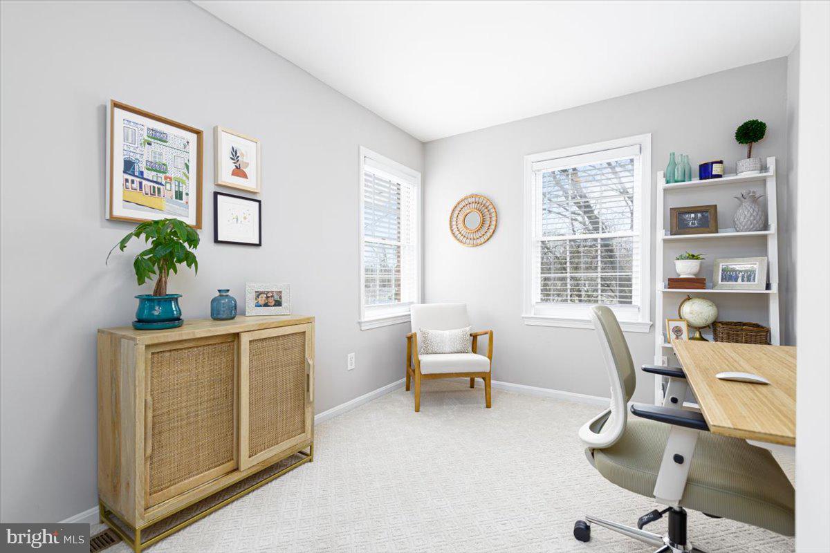 2049 S GLEBE RD, ARLINGTON, Virginia 22204, 3 Bedrooms Bedrooms, ,2 BathroomsBathrooms,Residential,For sale,2049 S GLEBE RD,VAAR2068406 MLS # VAAR2068406