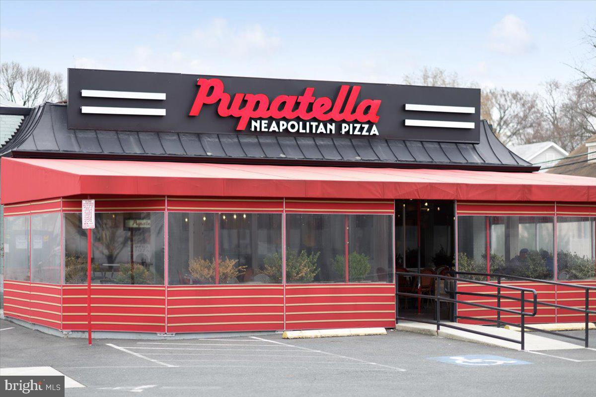 2049 S GLEBE RD, ARLINGTON, Virginia 22204, 3 Bedrooms Bedrooms, ,2 BathroomsBathrooms,Residential,For sale,2049 S GLEBE RD,VAAR2068406 MLS # VAAR2068406